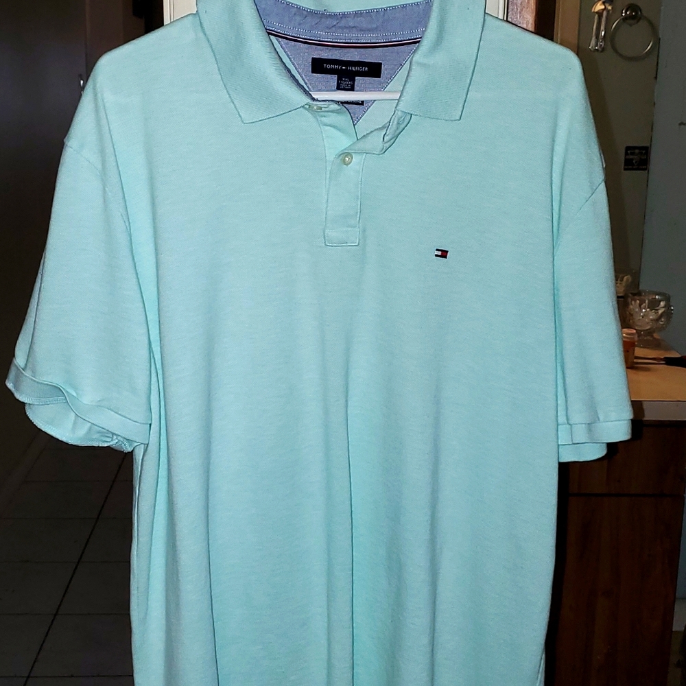 Tommy Hilfiger 2X shirts